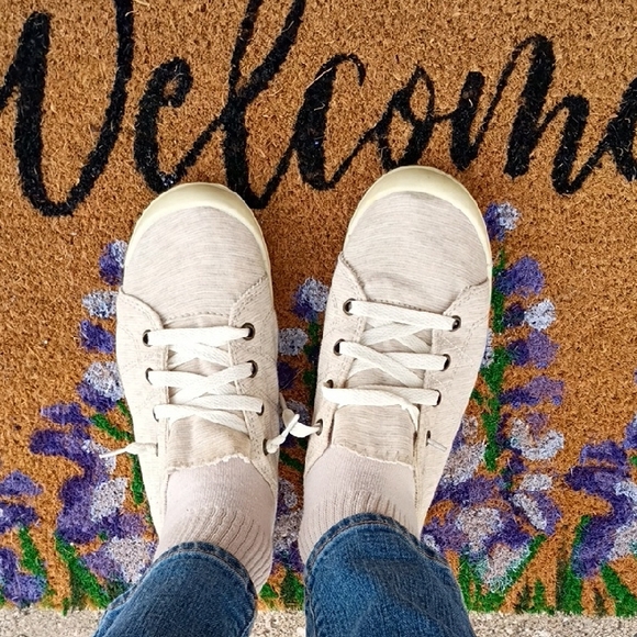 Time and Tru Shoes - Casual Cream Sneakers